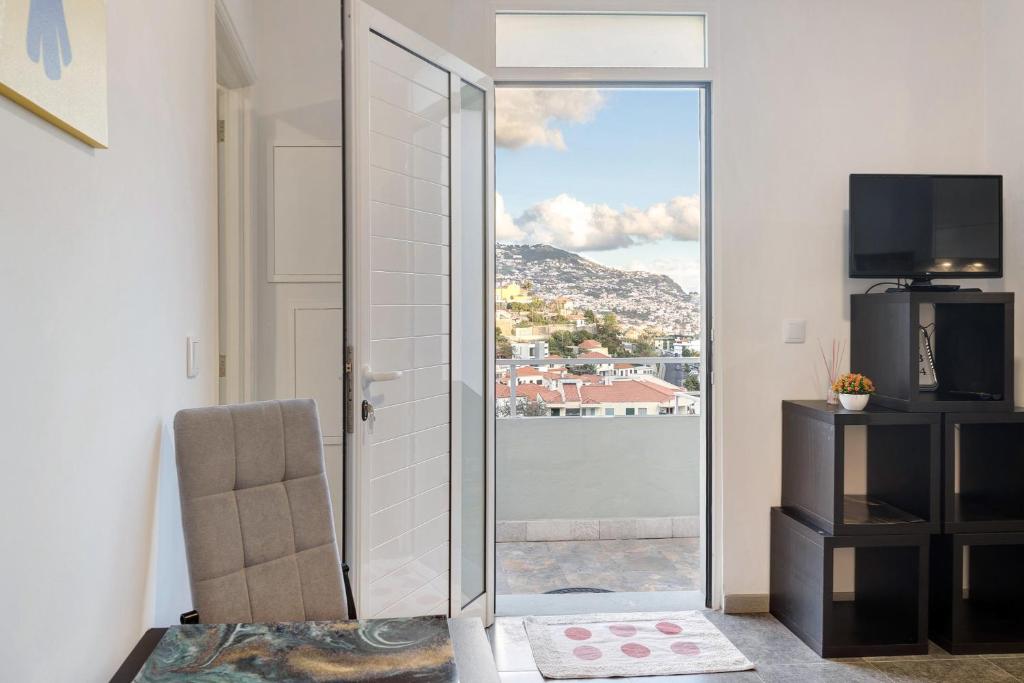 丰沙尔Funchal House的景观客房 - 带滑动玻璃门