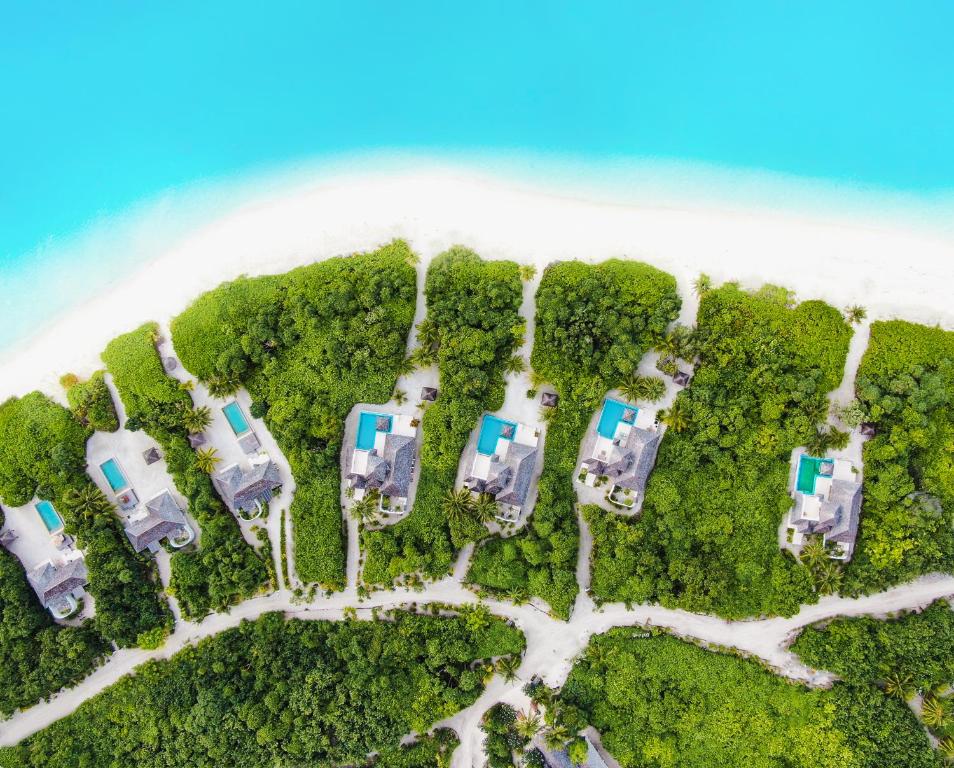 迪德赫胡海德维海滩度假及spa酒店的热带岛屿上度假村的空中景观