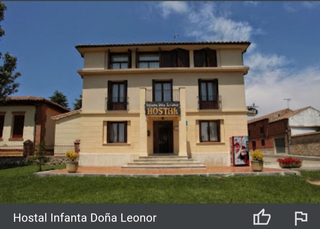 帕伦西亚Hostal Infanta Doña Leonor的一座建筑,上面标有读医院的印度土豆联盟