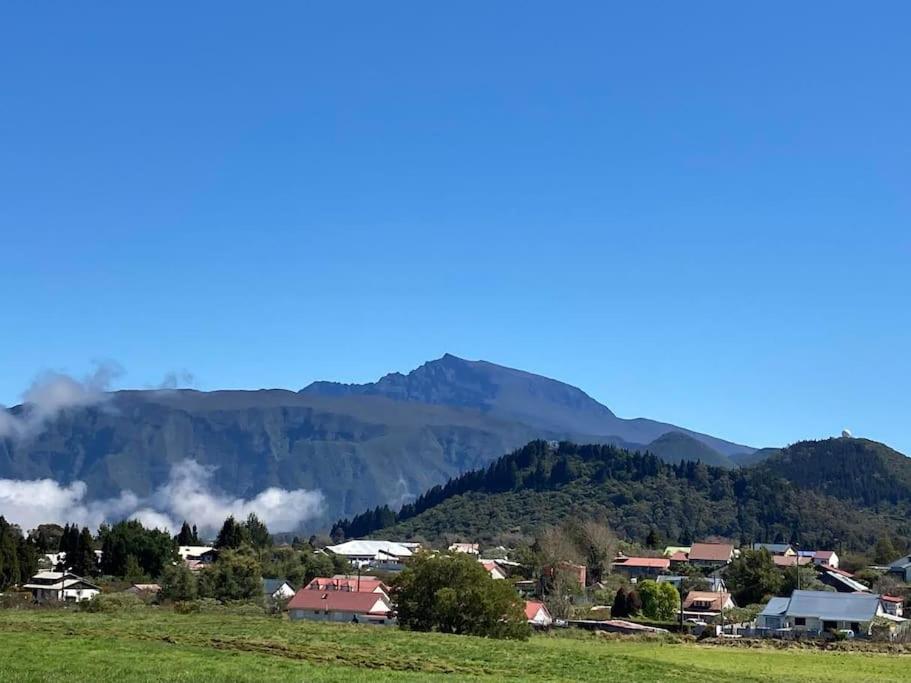卡夫尔高原Maison a Bourg- Murat proche de la cité du volcan的山 ⁇ 的小镇