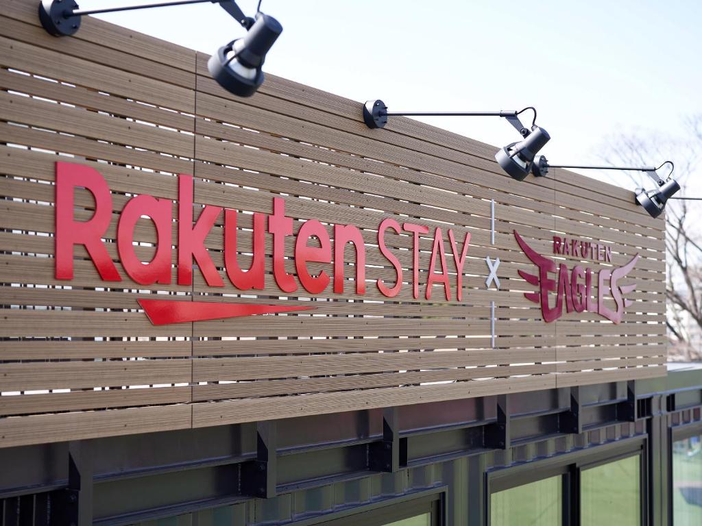 仙台Rakuten STAY x EAGLES 101 with terrace的建筑物一侧的标志