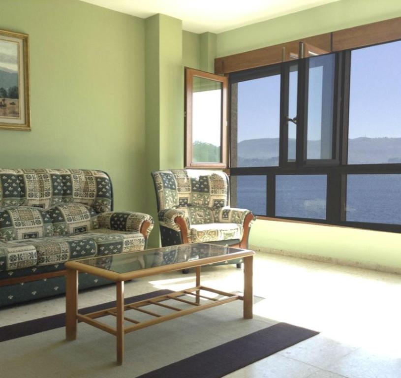 Apartment - 4 Bedrooms with Sea views - 06536的休息区