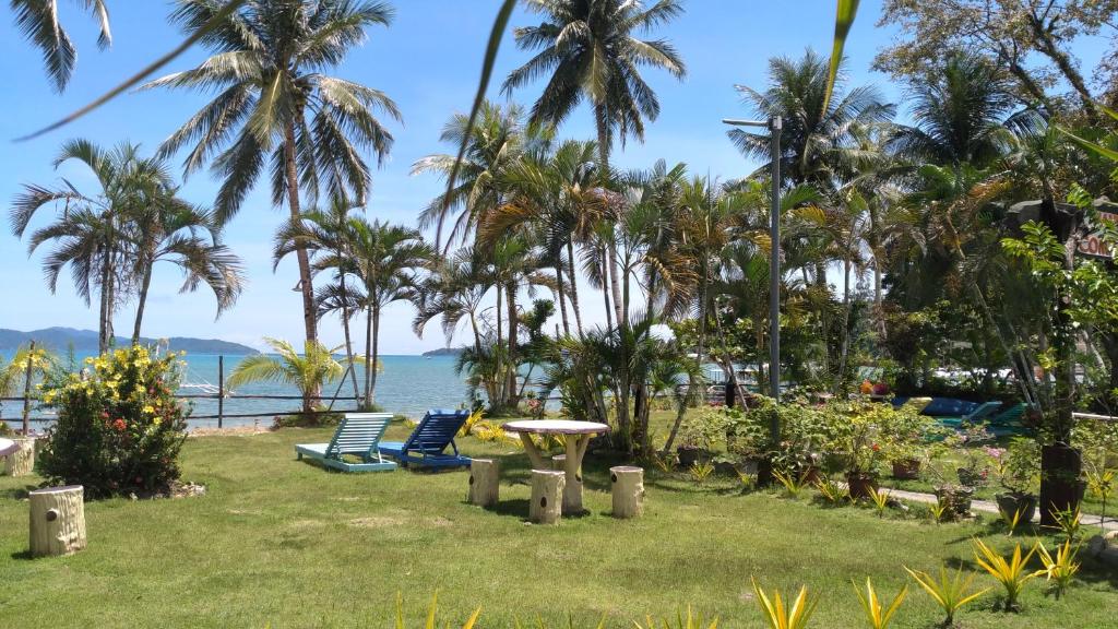 巴顿港SUMMER HOMES BEACH RESORT的享有海滩美景。