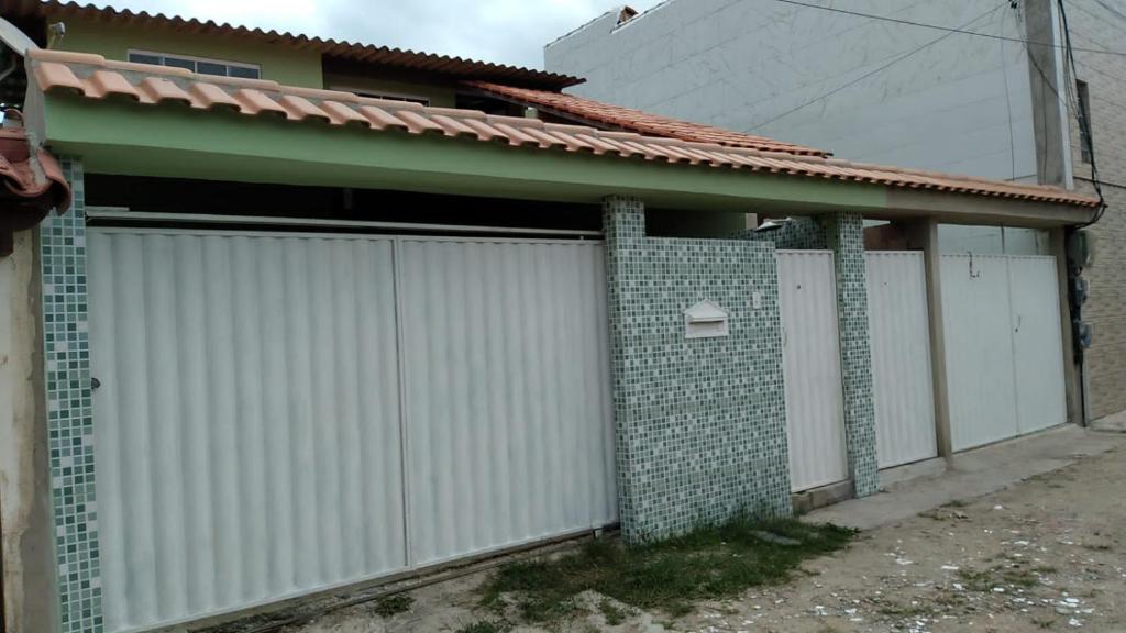圣佩德罗-达阿尔德亚Cantinho da Bethânia的房屋前的白色围栏