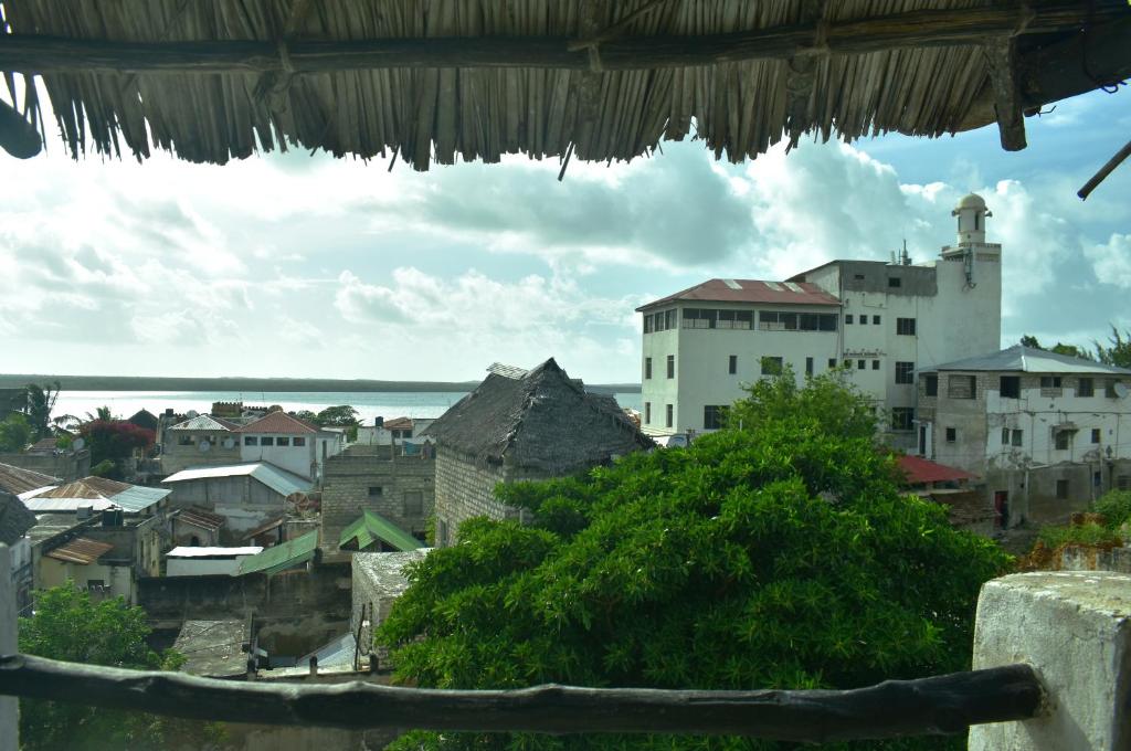 拉穆JamboHouse Lamu的享有城市美景。