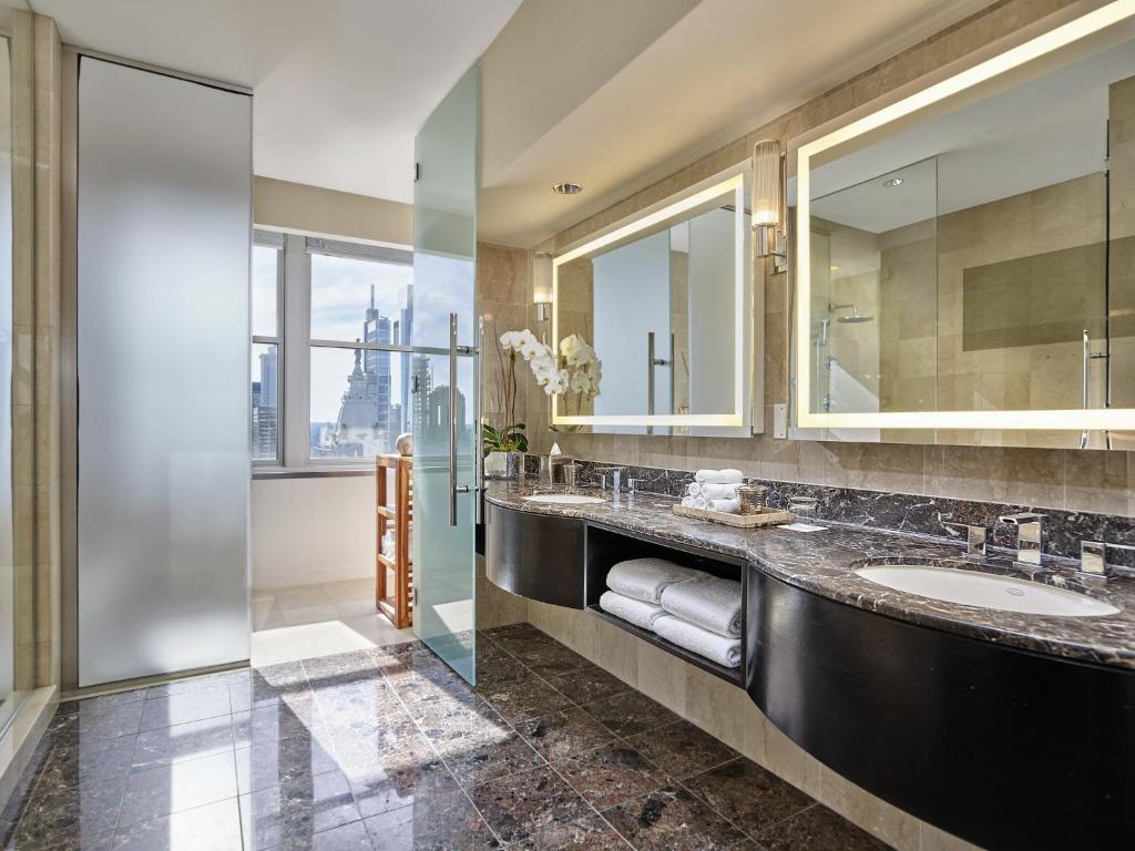 洛伊斯费城酒店的一间浴室