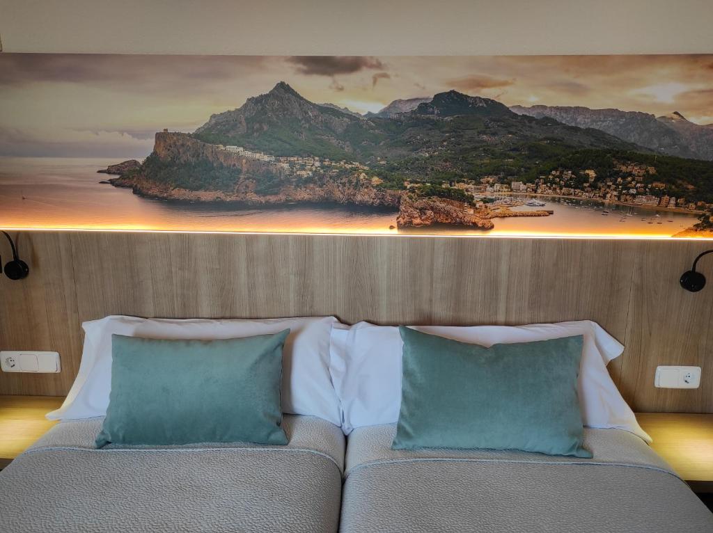 索列尔纳达尔旅馆的一间卧室配有一张壁画床