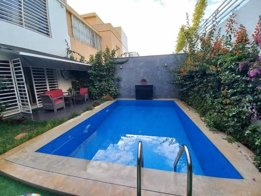 Villa de luxe piscine内部或周边的泳池