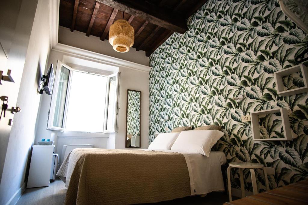 佛罗伦萨奈拉酒店的卧室配有香蕉壁画