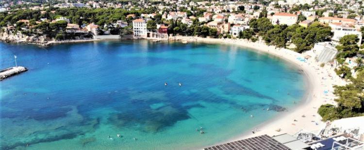 Superbe appartement accès direct à la plage de Renecros Tout à pied linge de lit, serviettes de bain et ménage de fin de séjour inclus鸟瞰图