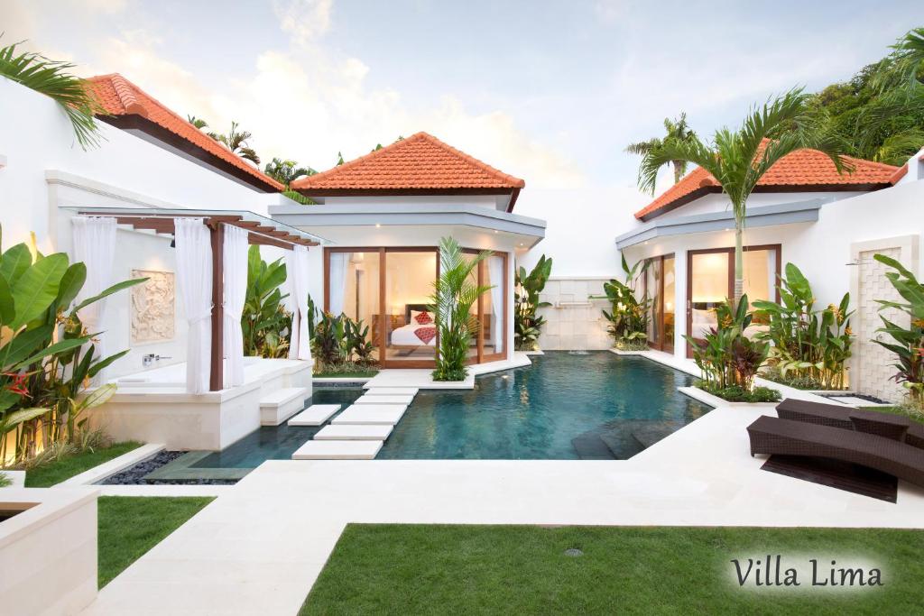 塞米亚克Villa Mia Seminyak - Boutique Villas的游泳池别墅的图象