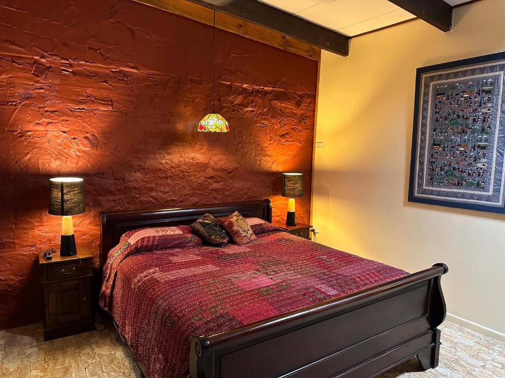 雪松园雨林度假酒店客房内的一张或多张床位