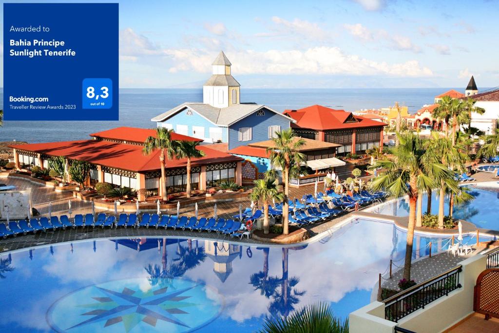 阿德耶Bahia Principe Sunlight Tenerife - All Inclusive的度假酒店游泳池的 ⁇ 染