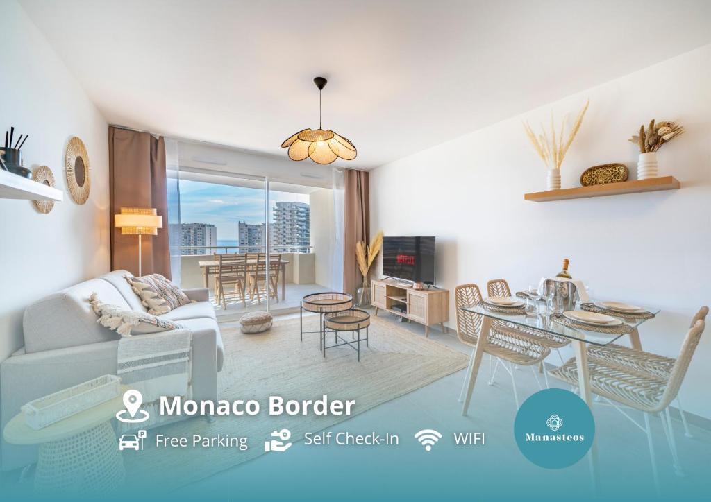 博索莱伊Terrasse Vue Mer, 5mn Monaco, Parking - AN的客厅配有沙发和桌子