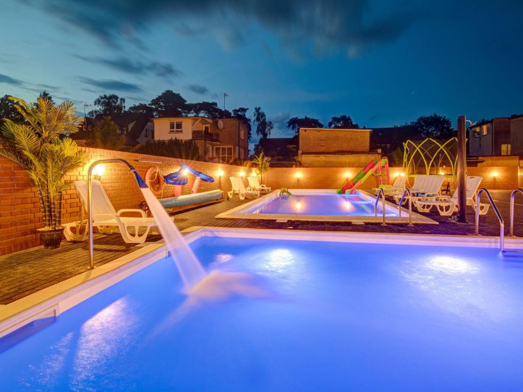 apartments for 2 people with swimming pools and jacuzzi