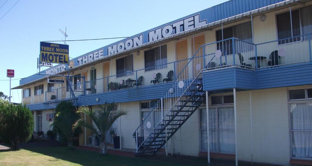 MontoThree Moon Motel的米米汽车旅馆的标志酒店