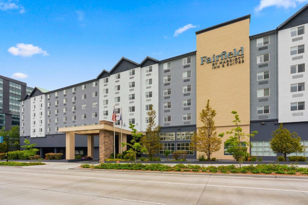 西雅图Fairfield Inn & Suites by Marriott Seattle Downtown/Seattle Center的费城的这家小酒店 ⁇ 染