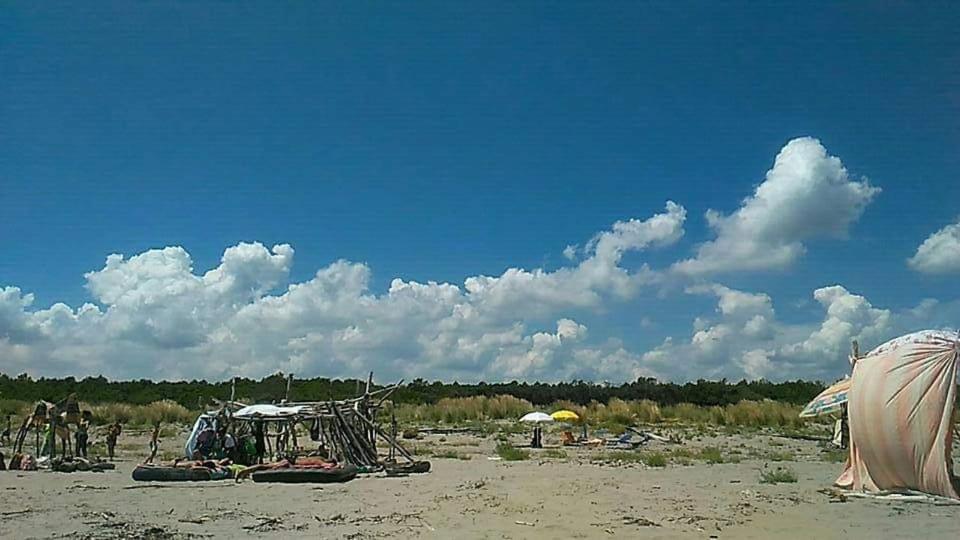 比比翁Casa Licanio的一片云天海滩上的帐篷