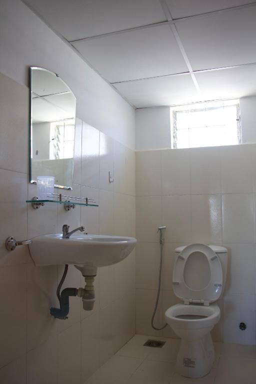 NHỚ House IV的一间浴室