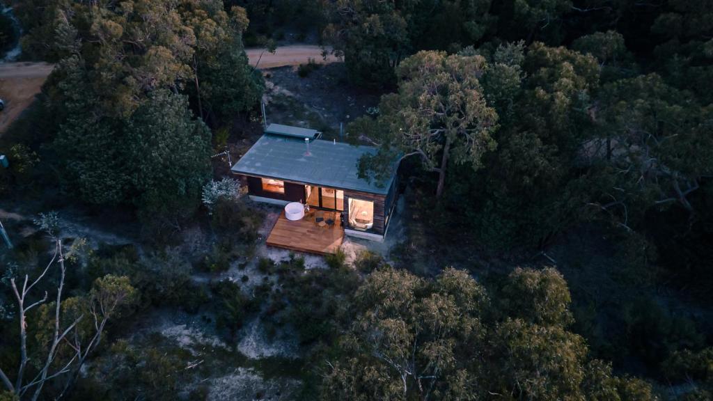 霍尔斯加普DULC小屋的树林中房屋的顶部景色