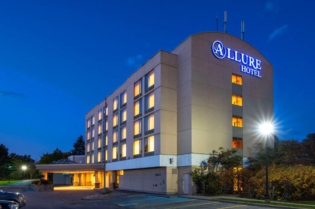 巴里Allure Hotel & Conference Centre, Ascend Hotel Collection的夜间酒店 ⁇ 染