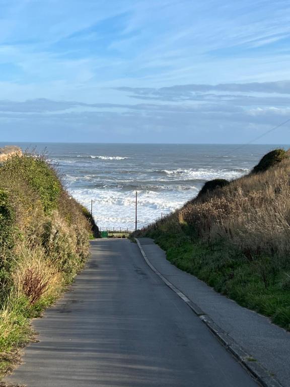 凯顿Sea La Vie的通往海滩上海洋的道路