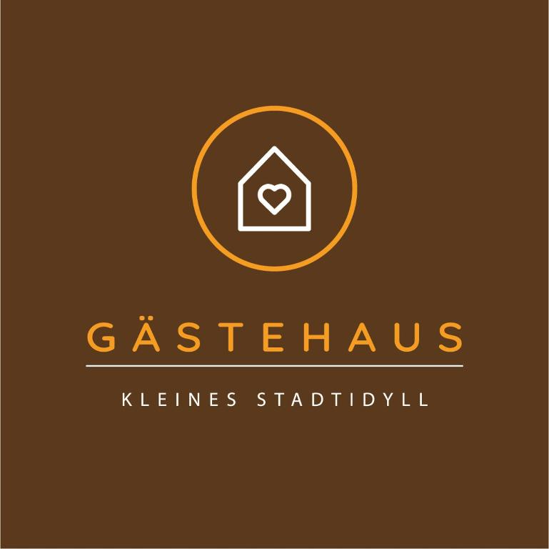 格斯塔特Gästehaus "Kleines Stadtidyll" -Zimmer und Apartments by Hotel Holsteiner Hof-的心灵之家的标志