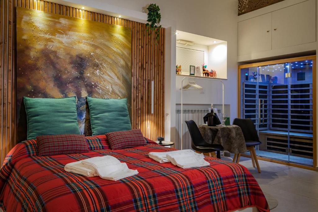 卡塔尼亚Terra Mia Suite的一间卧室配有一张壁画床