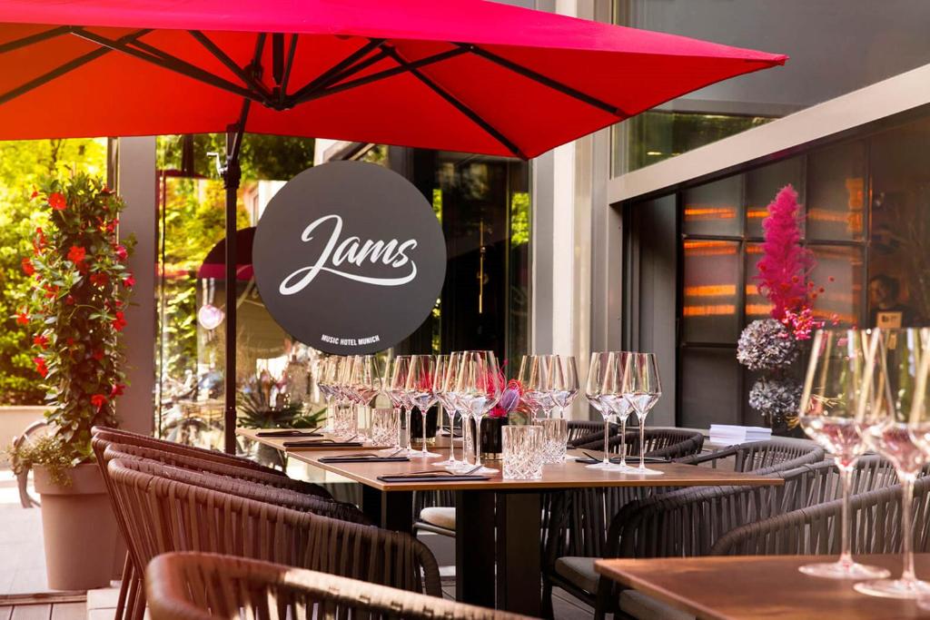 JAMS Music Hotel Munich餐厅或其他用餐的地方