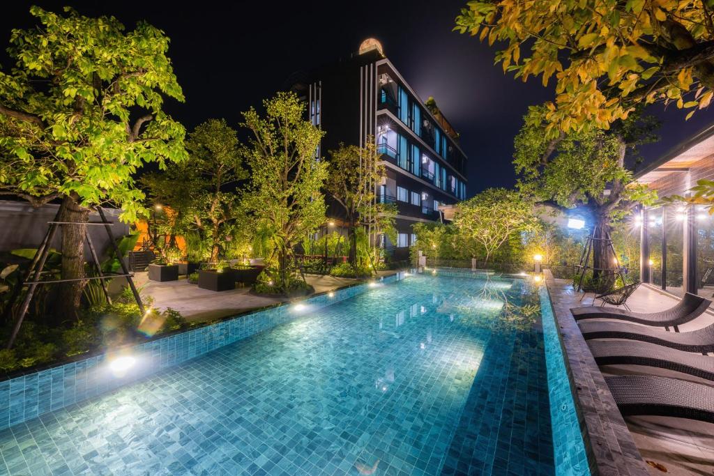 清道The View Chiang Dao Hotel的城市的游泳池