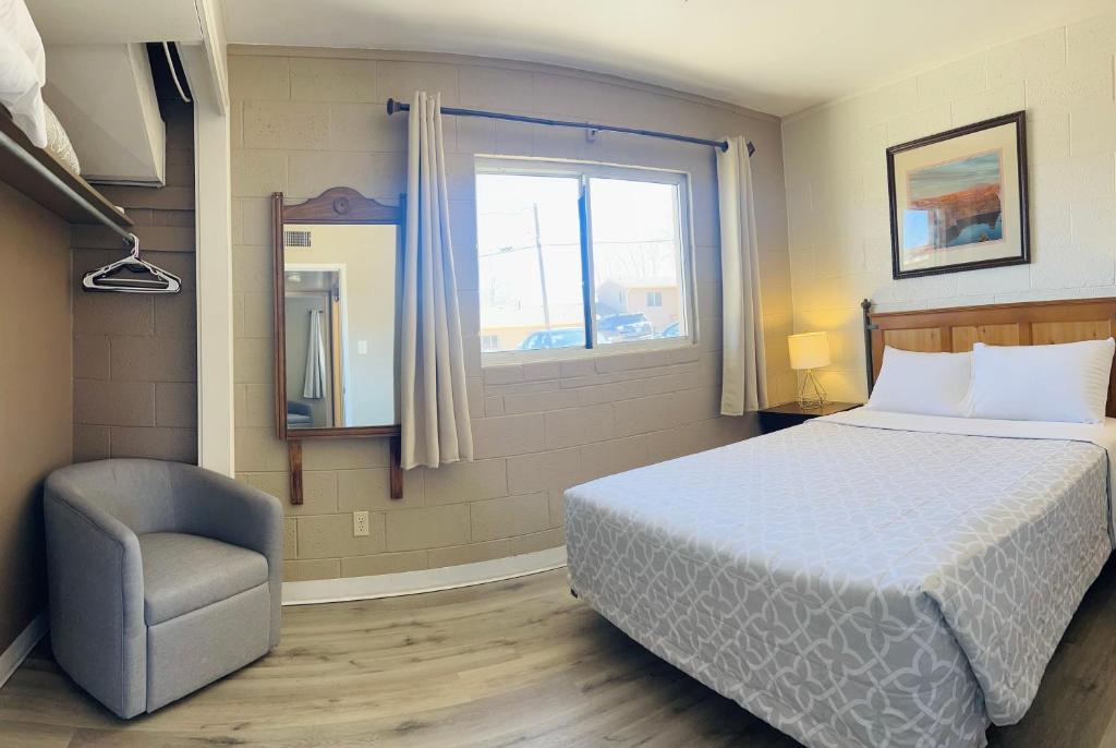 Lake Powell Motel &amp; Apartments客房内的一张或多张床位