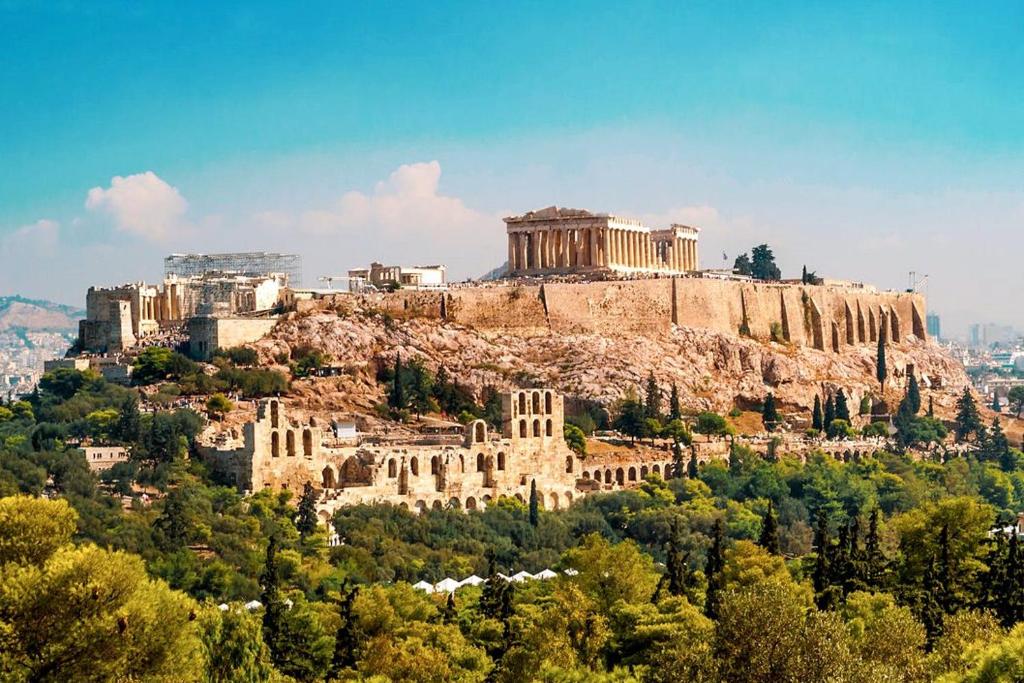 雅典Экскурсии в Афинах Гид Афины的从山顶上欣赏到雅典卫城的景色