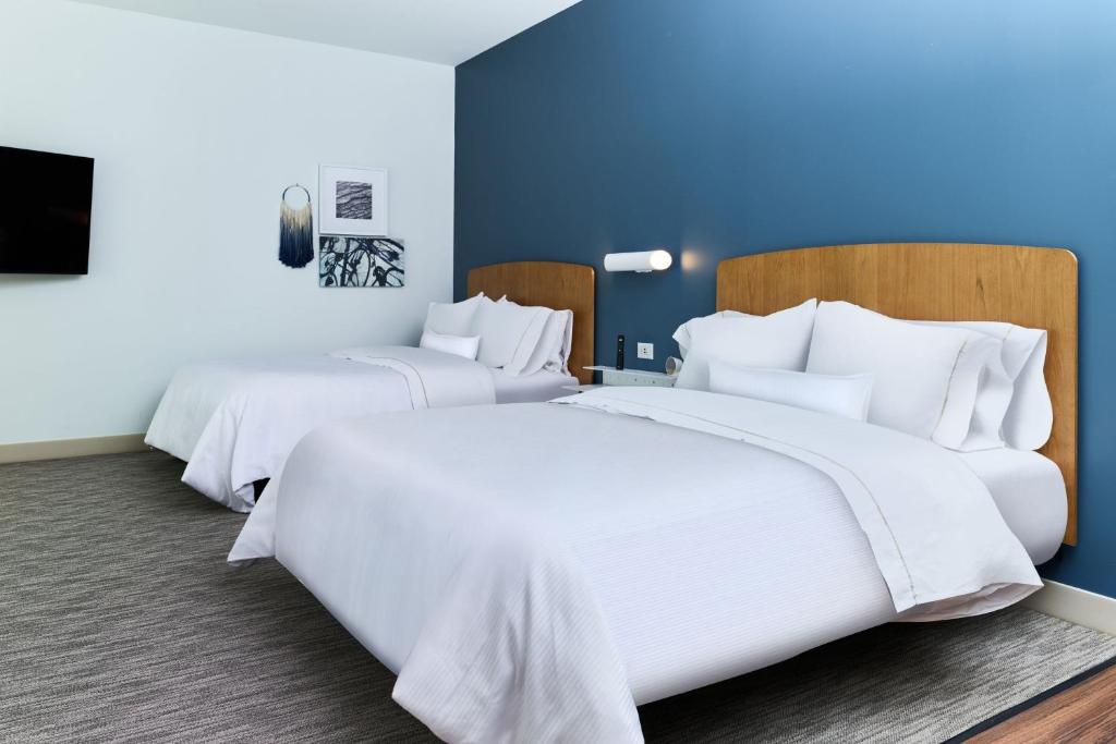 Element Chattanooga East客房内的一张或多张床位