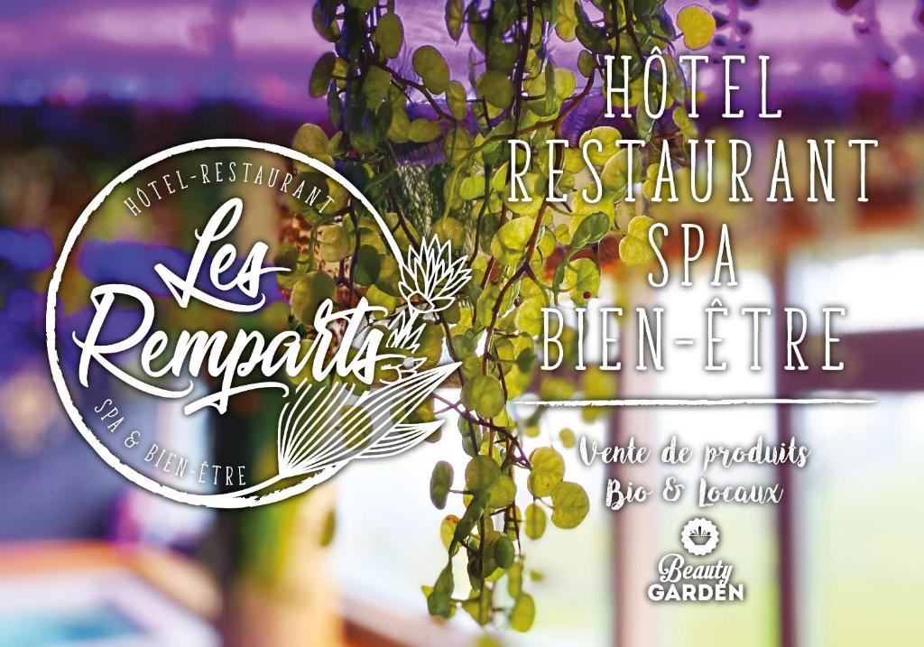 萨莱Logis Hôtel Restaurant & Spa les Remparts的酒店餐厅Spa的标志和一瓶葡萄酒