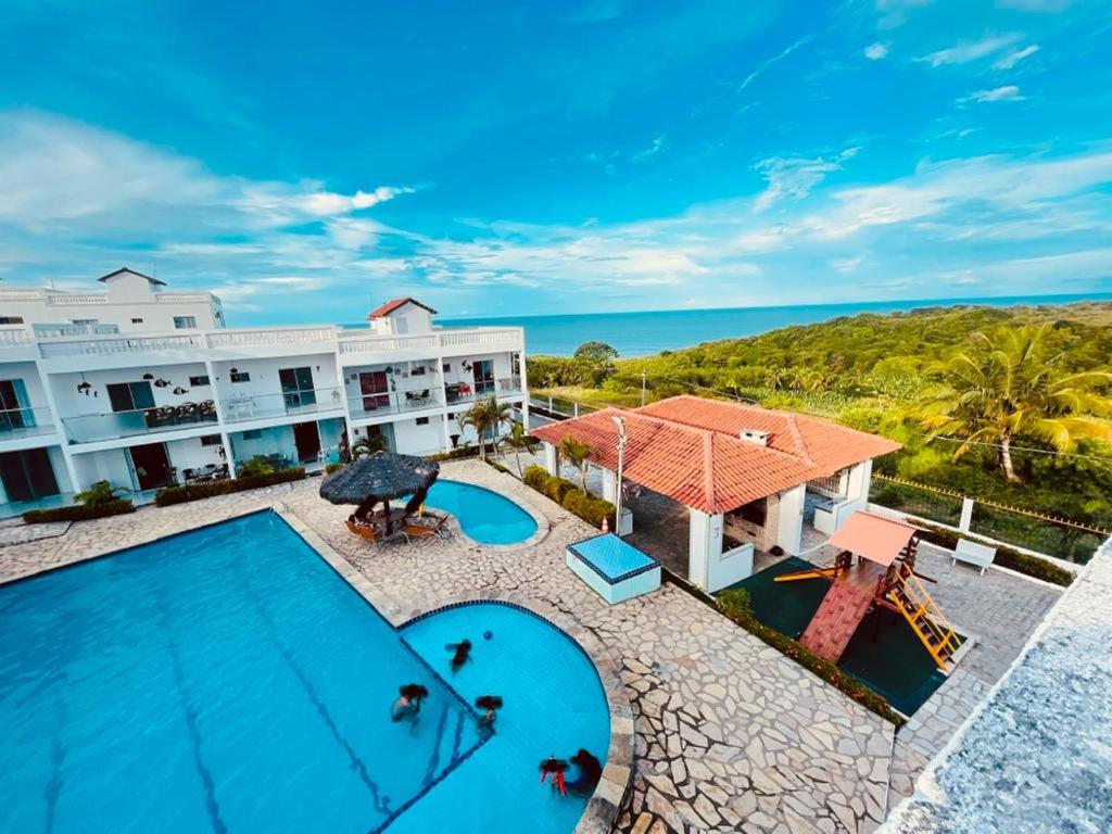 康德Apto Vista Mar - Jacumã的享有带游泳池的度假村的空中景致
