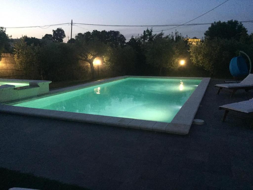 MafaldaParaiso的后院的游泳池