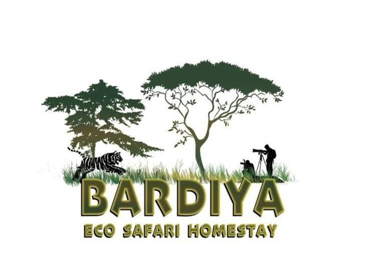 BhurkīāBardiya Eco Safari Homestay的斑马和一棵树的狩猎标志