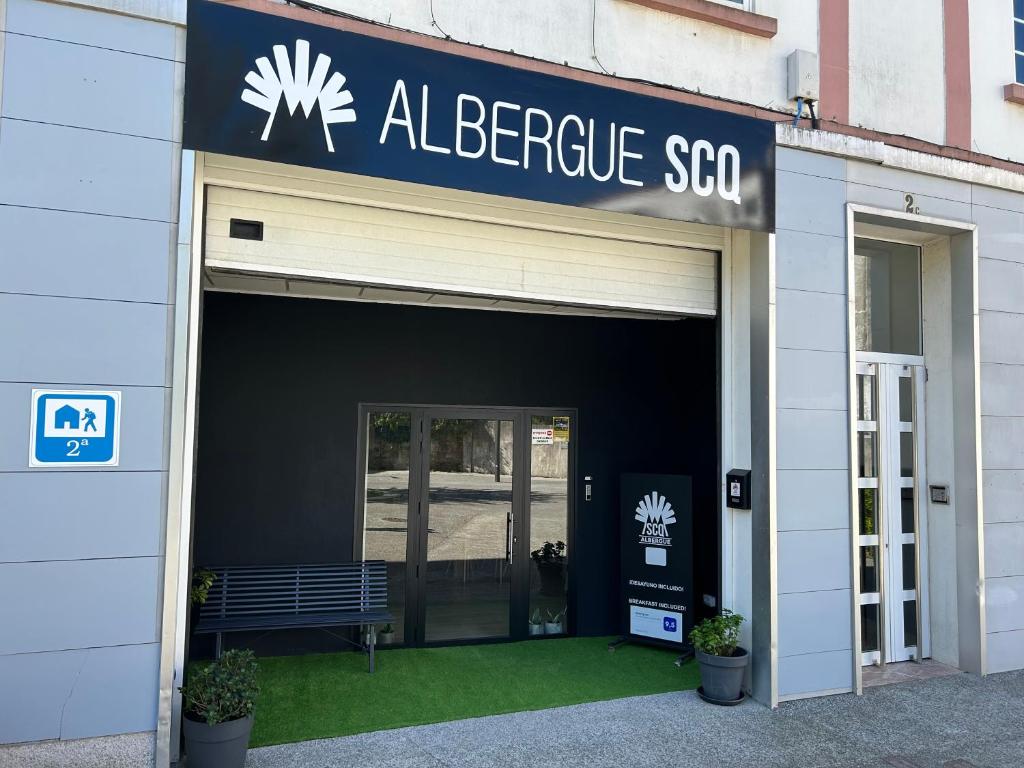圣地亚哥－德孔波斯特拉Albergue SCQ的香烟酱店入口的入口