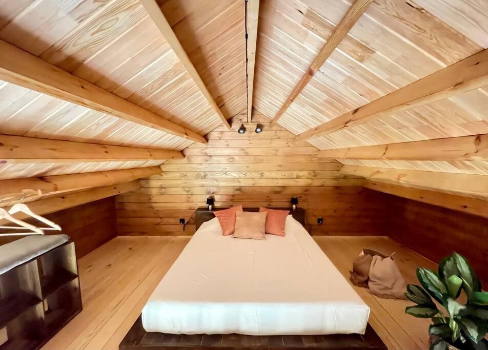 Mountain Eco Shelter 8客房内的一张或多张床位