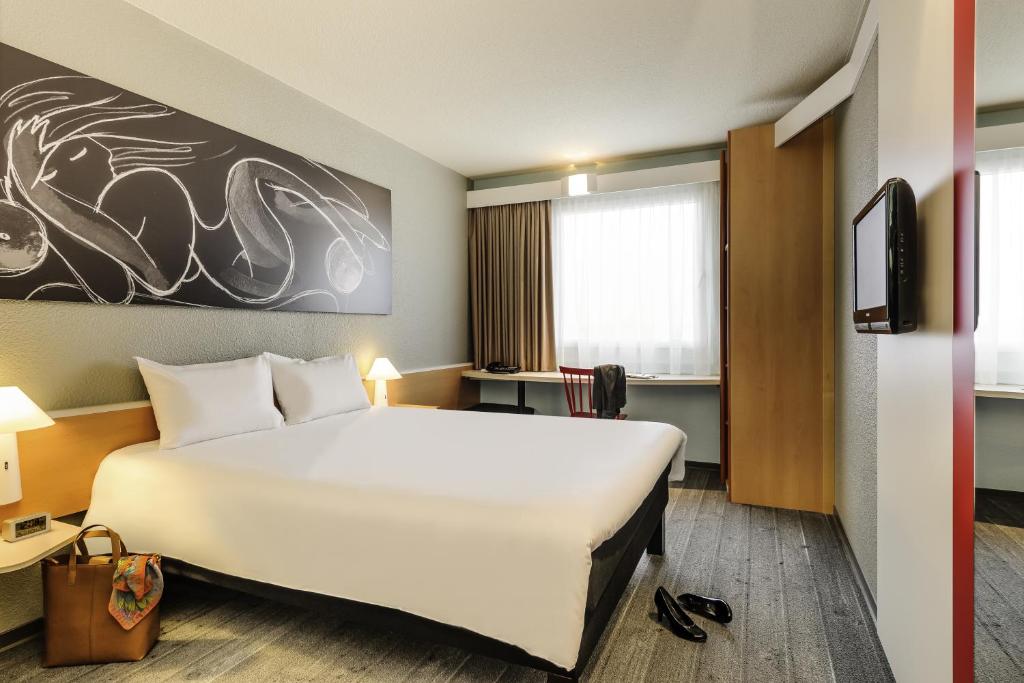 吕贝克市宜必思酒店客房内的一张或多张床位