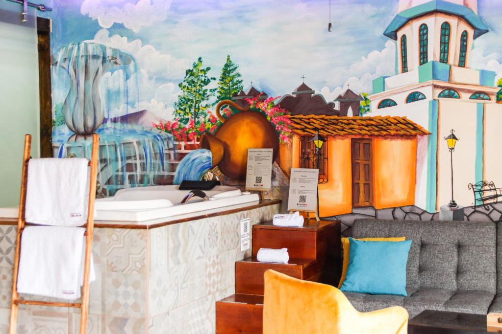 康塞普西翁德阿塔科Boutike Art & Wellness的一间装饰有一间甜蜜餐厅的壁画的房间