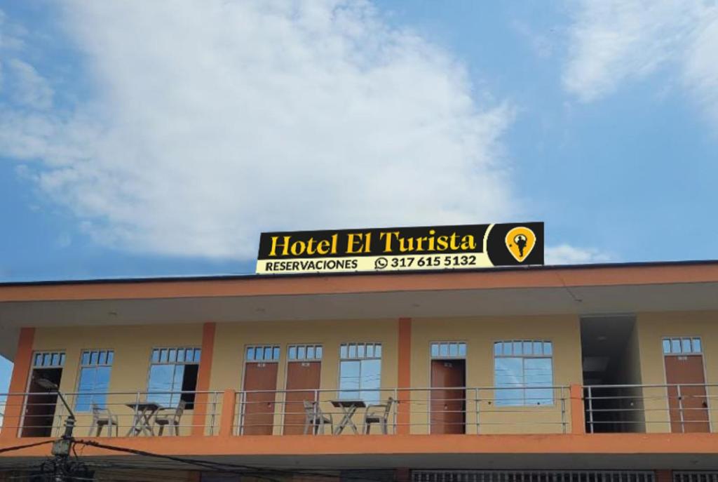 弗洛伦西亚Hotel el Turista的一座建筑顶部的土耳其式标志