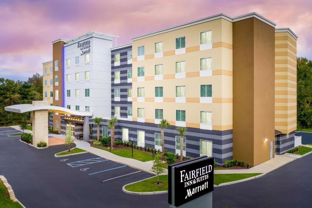 盖恩斯维尔Fairfield Inn & Suites by Marriott Gainesville I-75的 ⁇ 染计划中的哈普顿酒店套房阿纳海姆