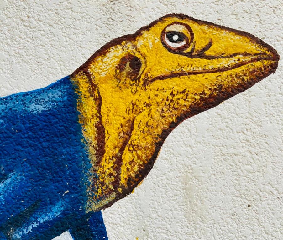 Le Margouillat的墙上的黄色鸟图