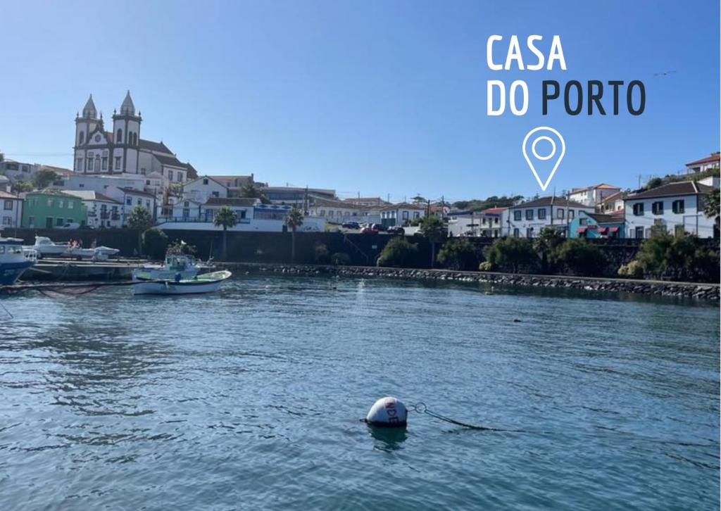 英雄港Casa do Porto的河中小船,有城 ⁇ 