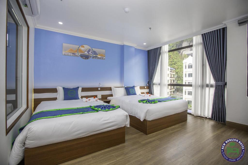 吉婆岛吉婆岛旅馆的一间卧室设有两张床和蓝色的墙壁