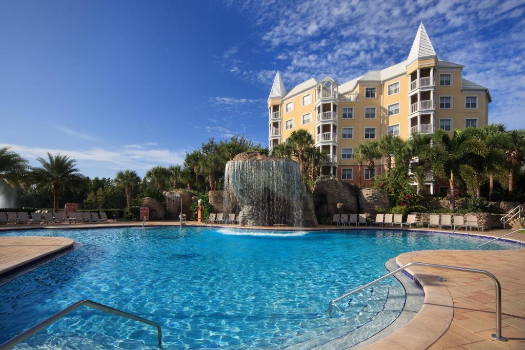 奥兰多Hilton Grand Vacations Club SeaWorld Orlando的喷泉度假村的游泳池