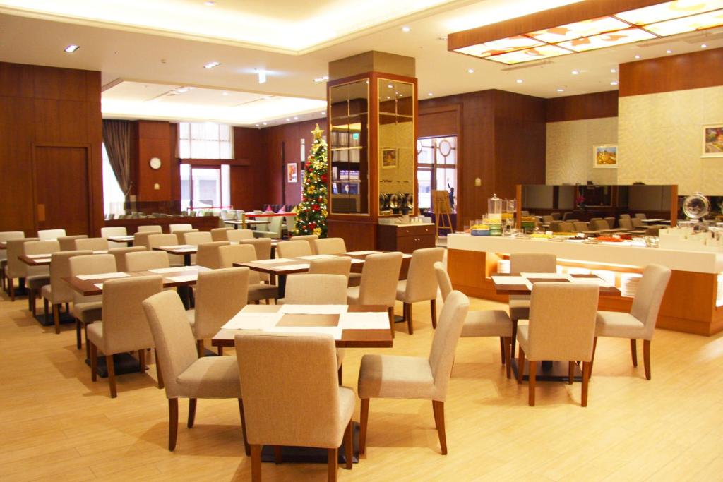 台南富信大饭店餐厅或其他用餐的地方