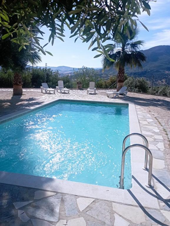 扎哈拉埃尔坎努洛酒店的山景游泳池