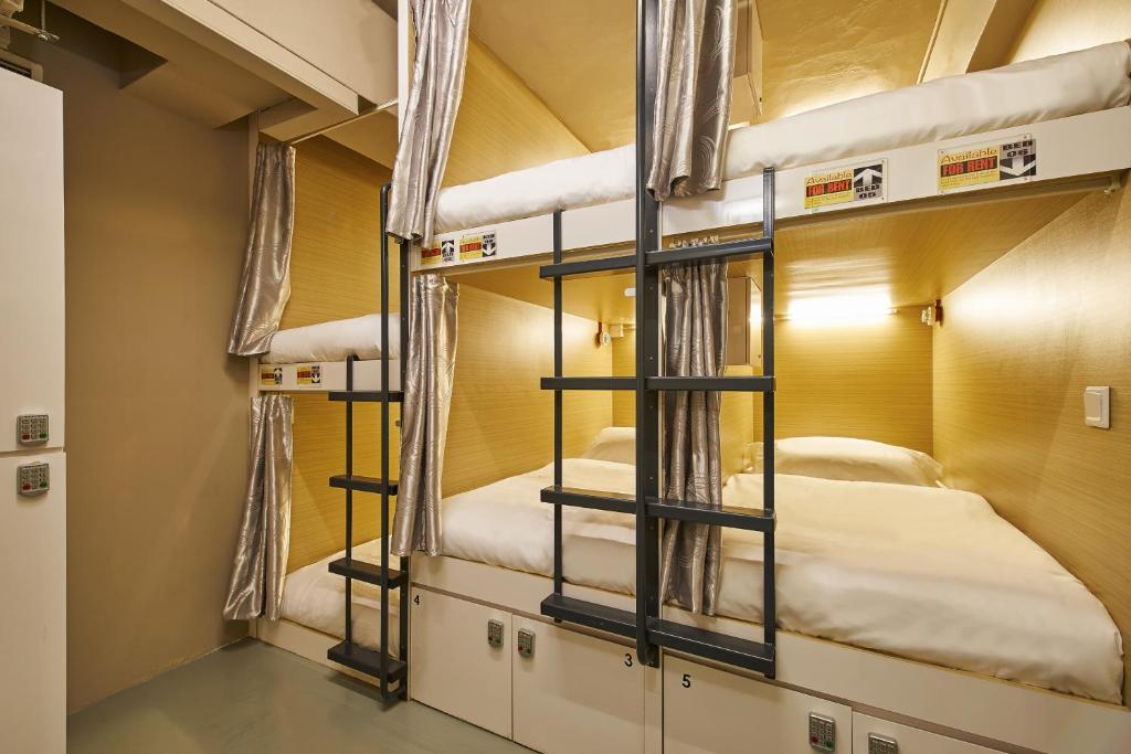 K2 Guesthouse Central客房内的一张或多张双层床